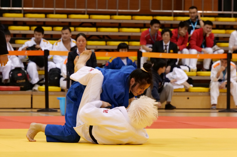 老将强硬打成2+1，全队振奋